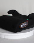 Mallie Booster Sitzerhoehung in Schwarz, 3/4 Ansicht mit Zulassungs-Hinweis 125 bis 150 cm